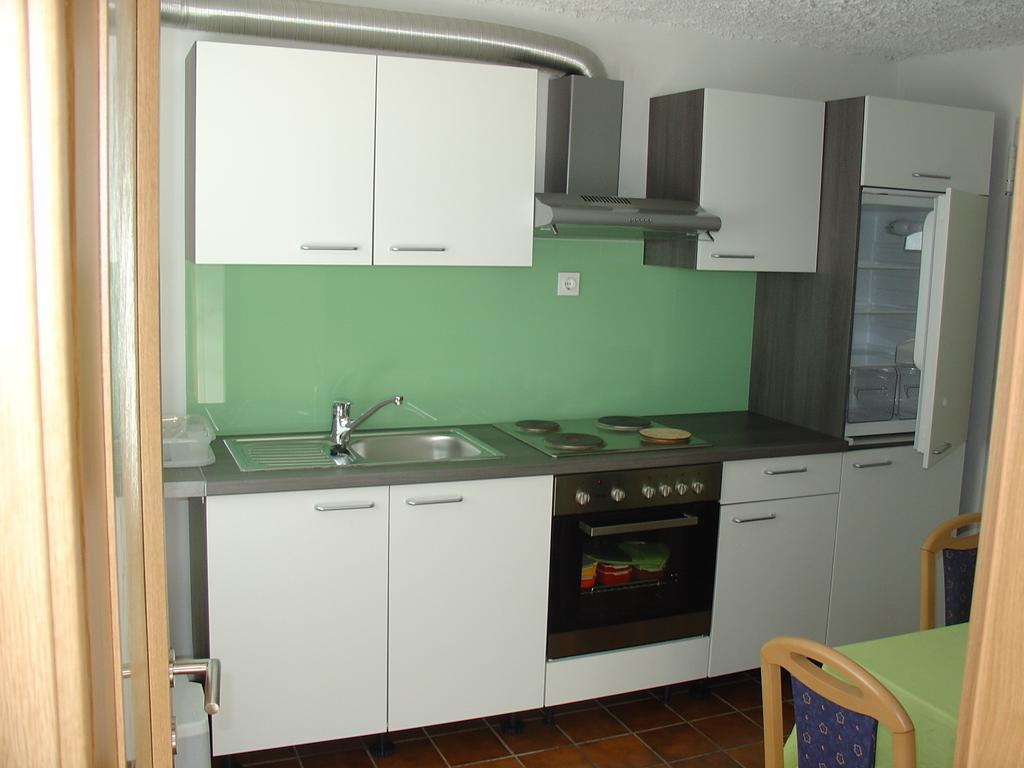 Apartment Zadraga تولمين الغرفة الصورة